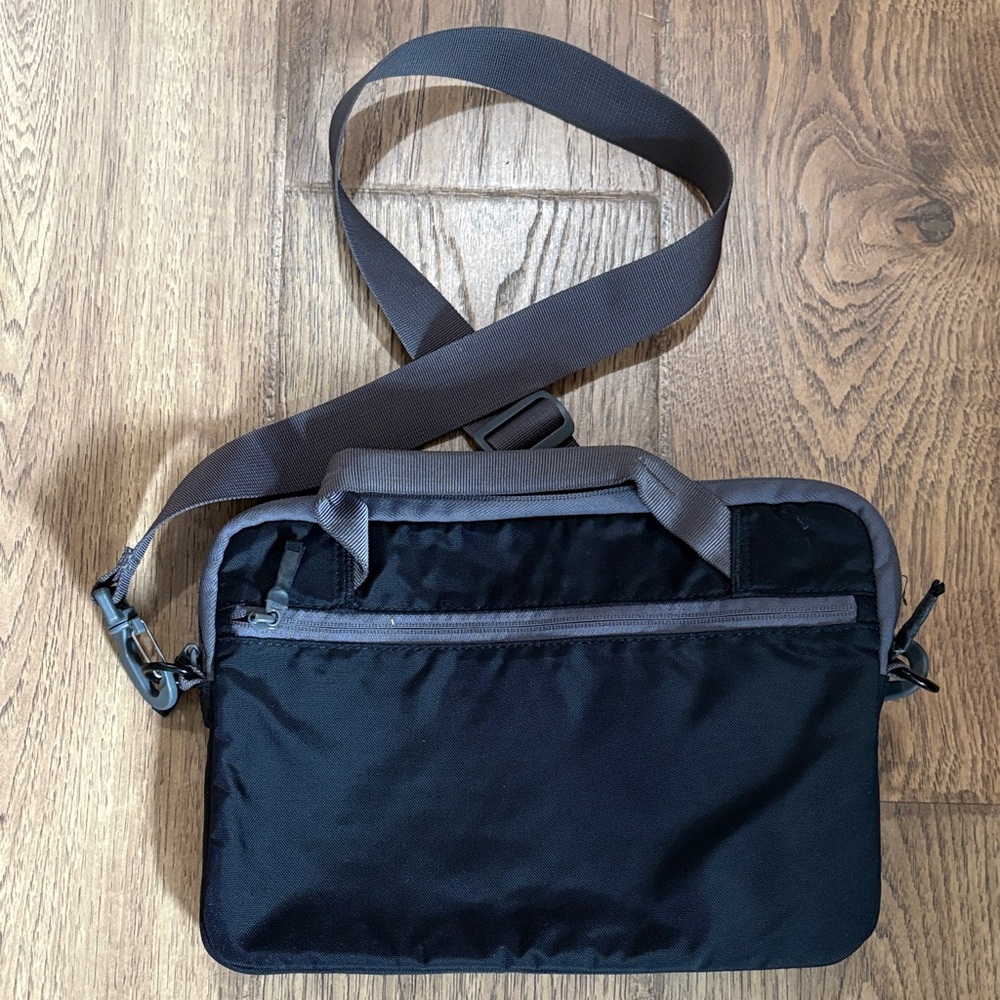Timbuk2 Black and Gray Shoulder 9” x 12” Tablet Bag - Picture 4 of 10